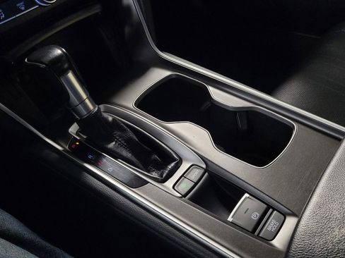 Used 2018 Honda Accord Touring image 26