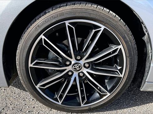 Used 2022 Toyota Avalon Touring image 9