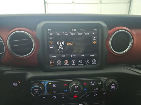 Used 2018 Jeep Wrangler Unlimited Rubicon AWD/4WD image 26