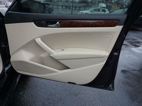 Used 2012 Volkswagen Passat TDI SEL Premium image 24