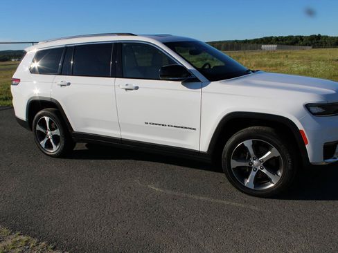 Used 2023 Jeep Grand Cherokee L Limited w/ Trailer Tow Group (B) AWD/4WD image 4