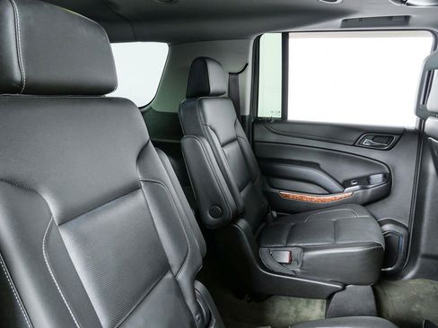 Used 2015 Chevrolet Suburban LTZ RWD image 21