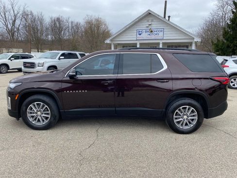 Used 2023 Chevrolet Traverse LT image 2