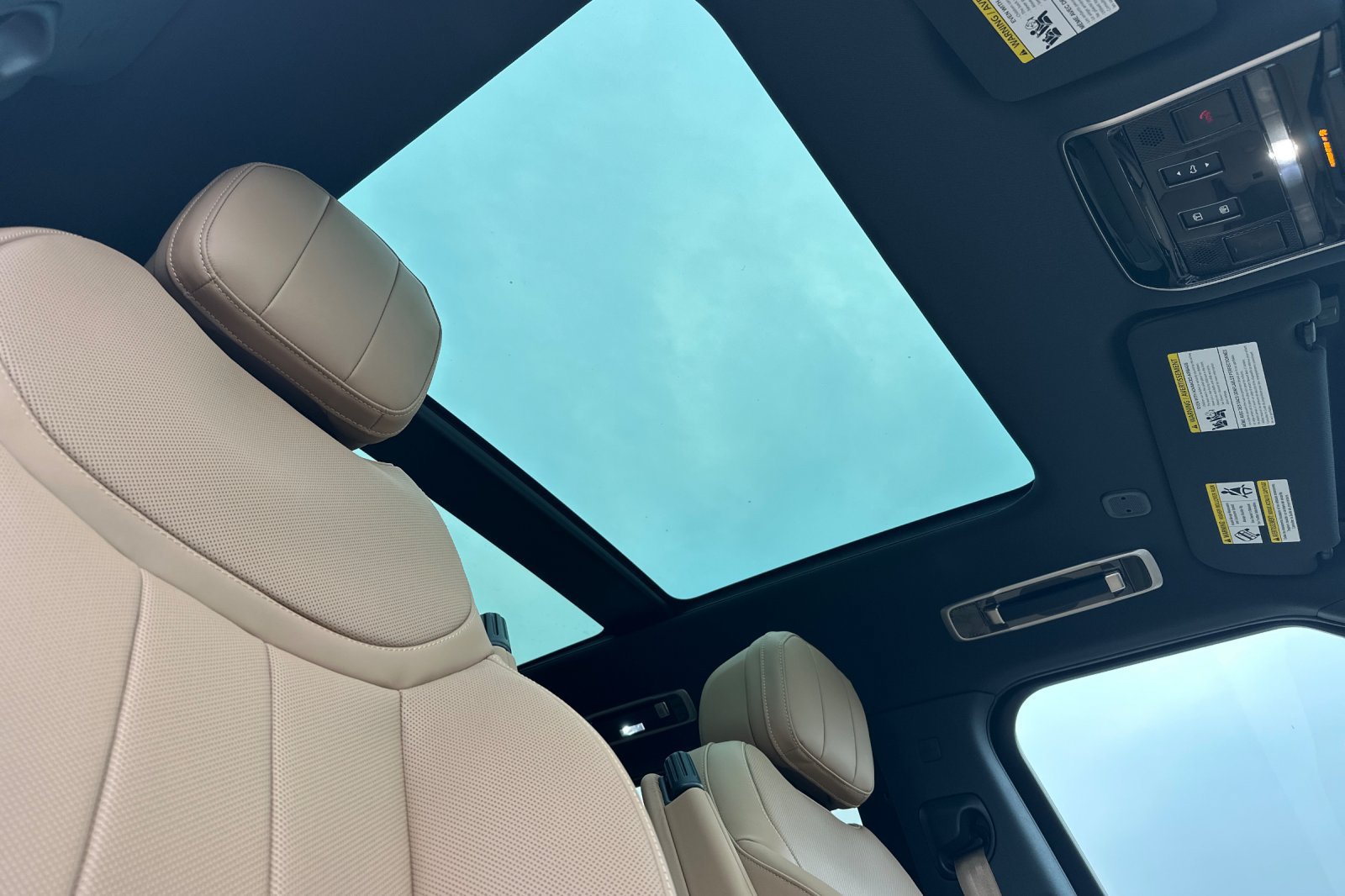 New 2026 Land Rover Range Rover Long Wheelbase SE AWD/4WD image 17