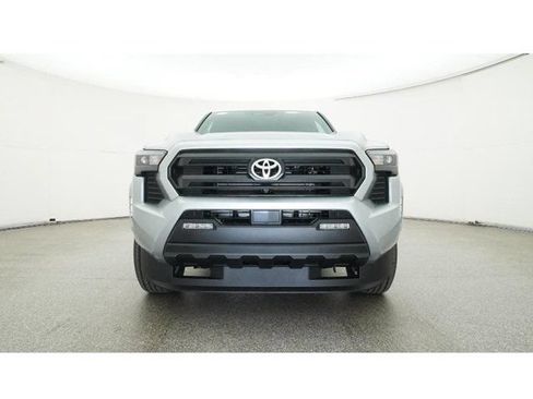 Certified 2026 Toyota Tacoma SR5 AWD/4WD image 31