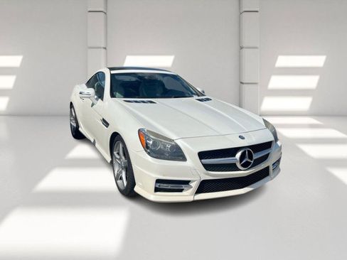 Used 2016 Mercedes-Benz SLK 300 image 4