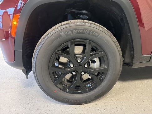 New 2026 Jeep Grand Cherokee L 4WD image 2