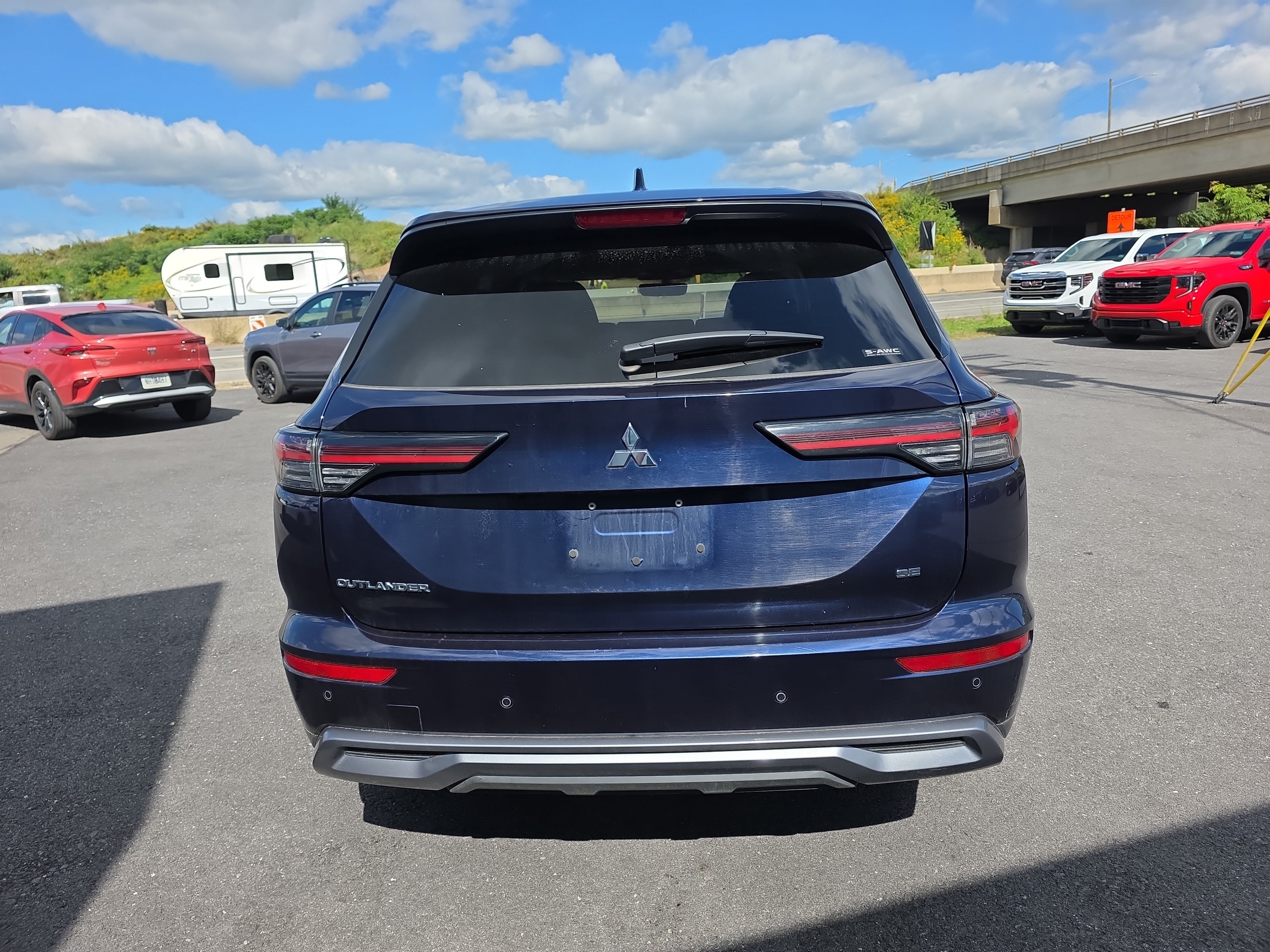 Used 2025 Mitsubishi Outlander SE AWD/4WD image 4