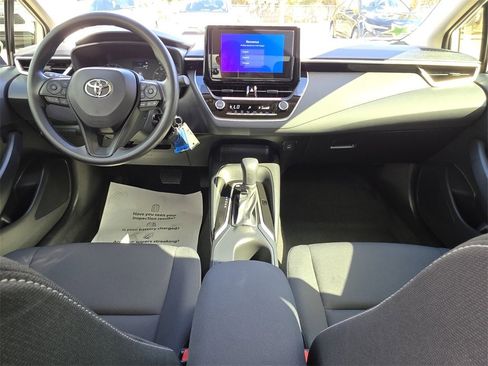 Used 2025 Toyota Corolla LE image 5