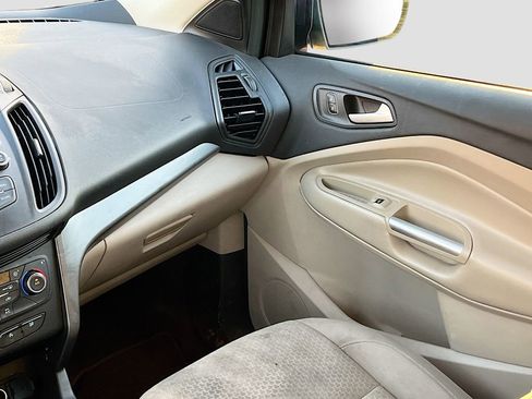 Used 2017 Ford Escape SE image 21