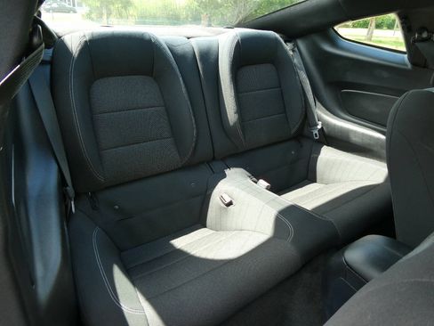 Used 2015 Ford Mustang Coupe RWD image 26