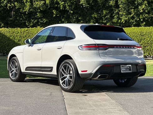 Certified 2025 Porsche Macan AWD/4WD image 3