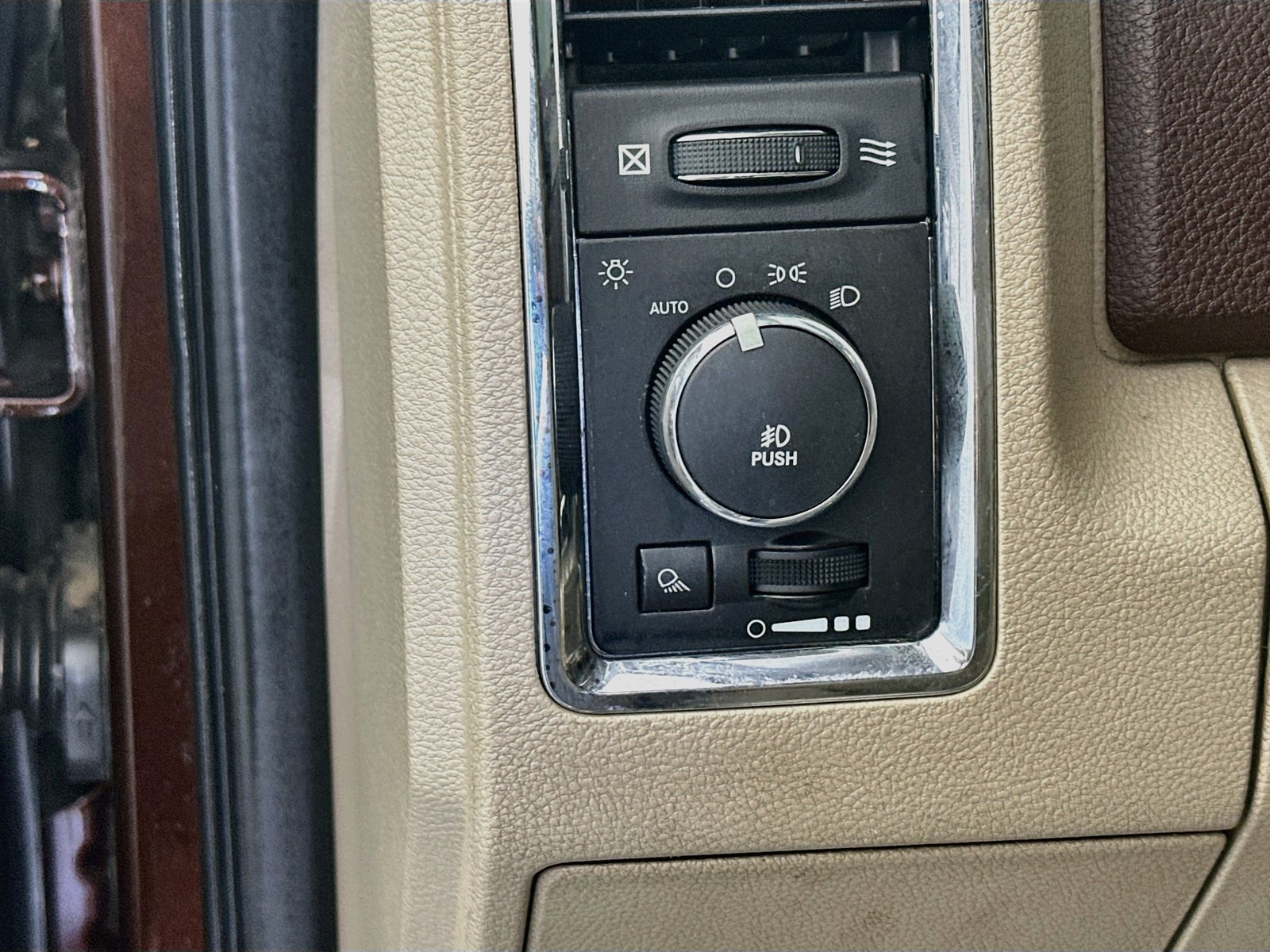 Used 2013 RAM 1500 Laramie w/ Convenience Group AWD/4WD image 10