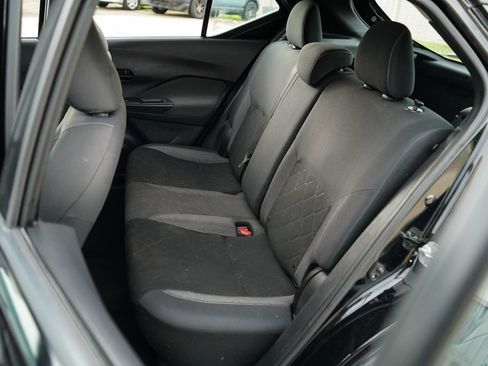 Used 2019 Nissan Kicks S FWD image 9
