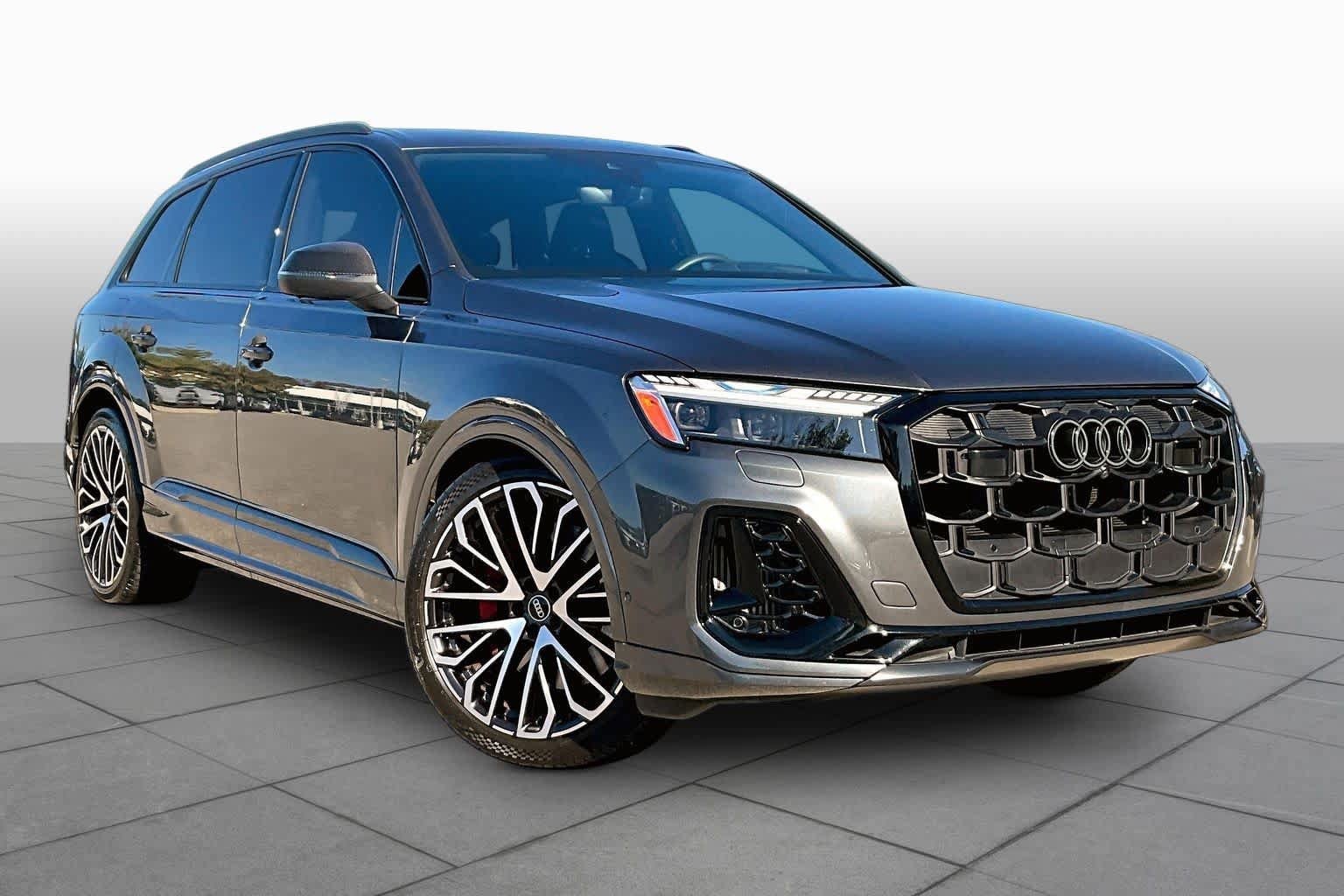 Used 2025 Audi SQ7 Prestige AWD/4WD image 2
