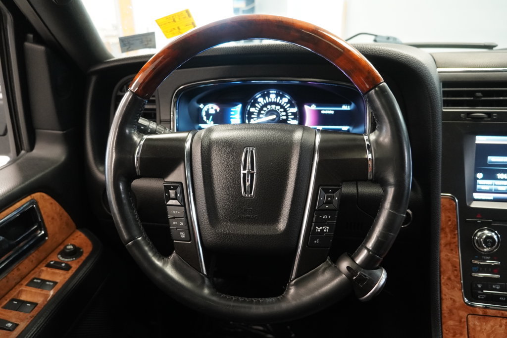 Used 2015 Lincoln Navigator L 4WD image 21