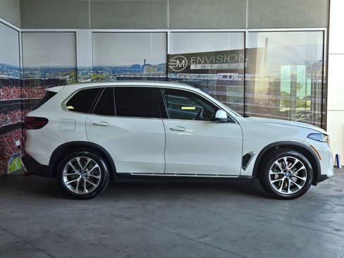 Used 2025 BMW X5 xDrive50e AWD/4WD image 4