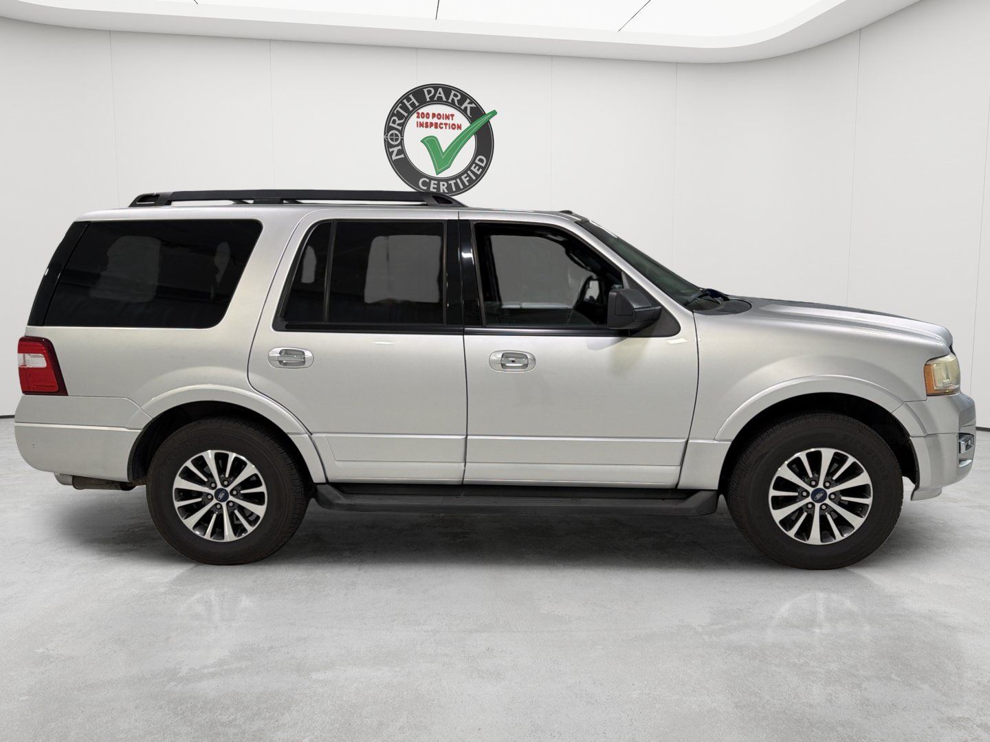 Used 2016 Ford Expedition XLT w/ Equipment Group 201A RWD image 6