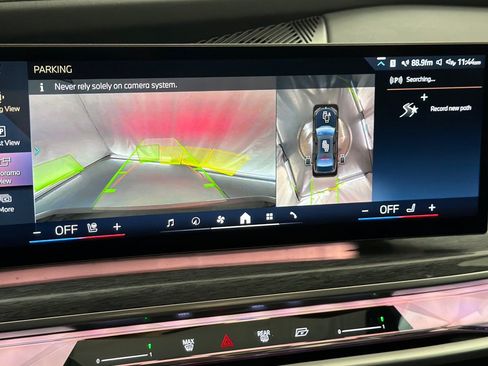Used 2023 BMW 740i w/ Parking Assistance Package RWD image 18