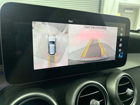 Used 2020 Mercedes-Benz GLC 300 4MATIC image 23