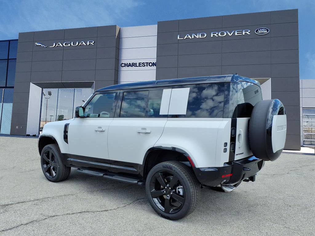 New 2026 Land Rover Defender 110 X-Dynamic SE AWD/4WD image 3