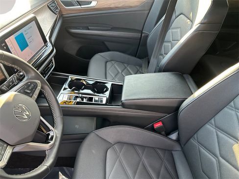 Used 2024 Volkswagen Atlas SE image 10