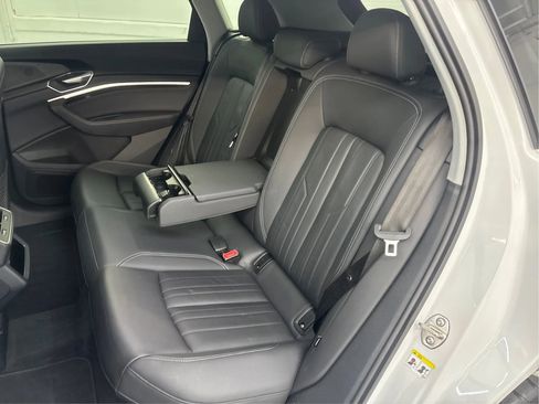 Used 2022 Audi e-tron Premium w/ Convenience Plus Package image 14