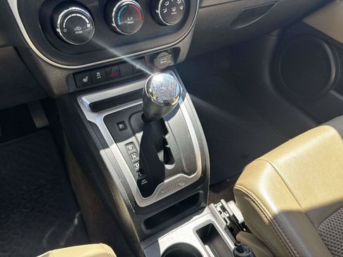 Used 2014 Jeep Compass Latitude AWD/4WD image 23