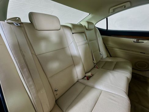 Used 2015 Lexus ES 300h Hybrid image 27