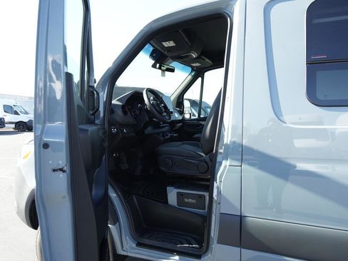 Used 2025 Mercedes-Benz Sprinter 2500 image 8