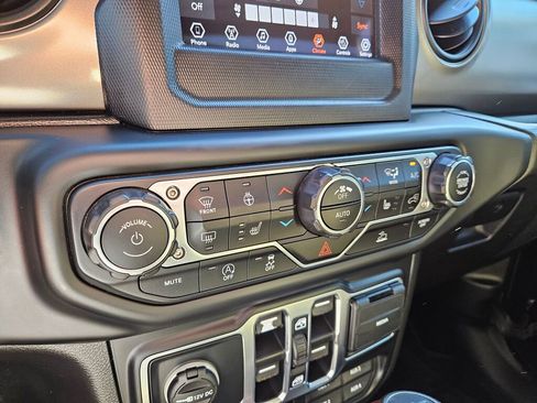 Used 2020 Jeep Gladiator Sport w/ Quick Order Package 24S image 22