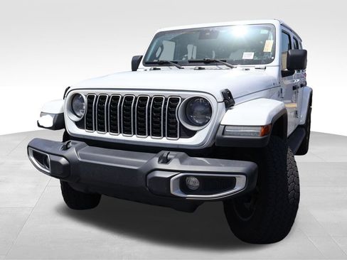 Used 2024 Jeep Wrangler Unlimited Sahara w/ Dual Top Group AWD/4WD image 3