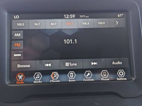 Used 2018 Jeep Renegade Altitude AWD/4WD image 23