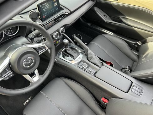 Used 2023 MAZDA MX-5 Miata Grand Touring RWD image 41
