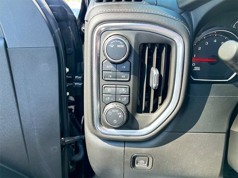 Used 2022 Chevrolet Silverado 1500 LT Trail Boss w/ Convenience Package II image 10