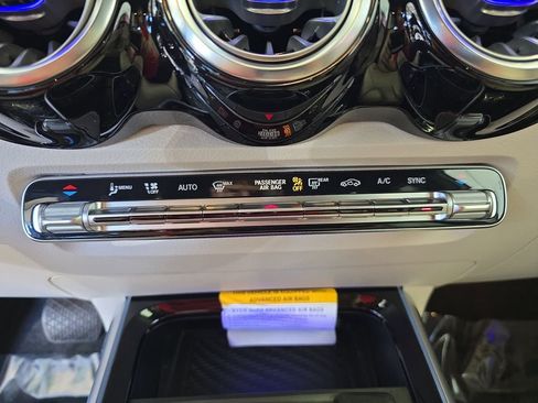 Certified 2025 Mercedes-Benz GLB 250 image 24