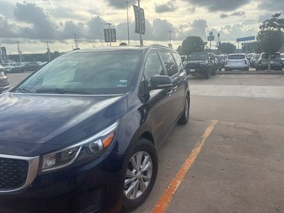 Used 2018 Kia Sedona LX w/ LX Essentials Premium Package