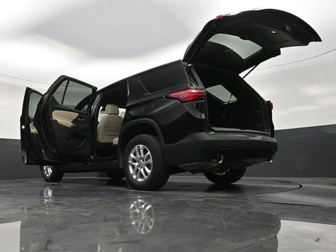 Used 2023 Chevrolet Traverse LS FWD image 22