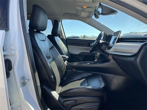 Used 2022 Jeep Compass Limited image 19