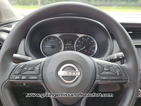 Used 2025 Nissan Kicks Play S FWD image 11
