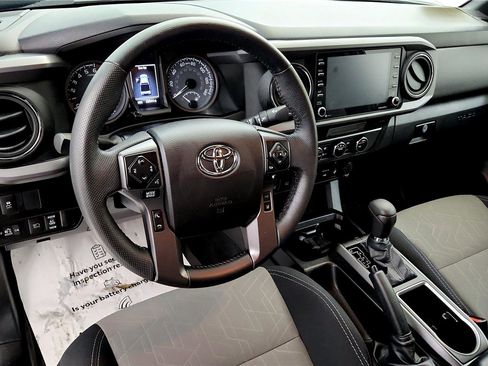 Used 2022 Toyota Tacoma TRD Off-Road image 23