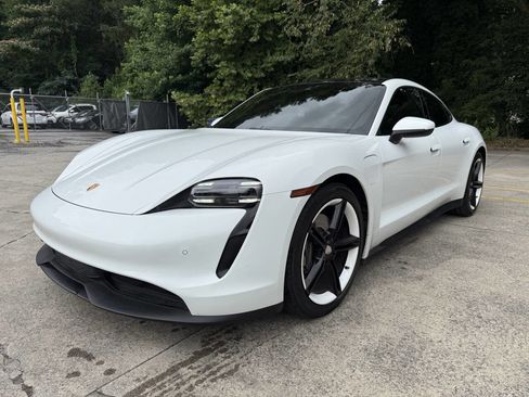 Used 2022 Porsche Taycan RWD image 3