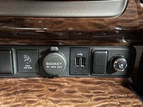 Used 2020 Nissan Armada Platinum w/ Captain's Chairs Package RWD image 27