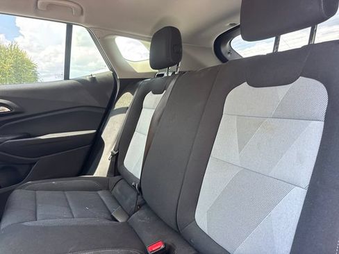 Used 2024 Chevrolet Trax LS w/ LS Convenience Package FWD image 11