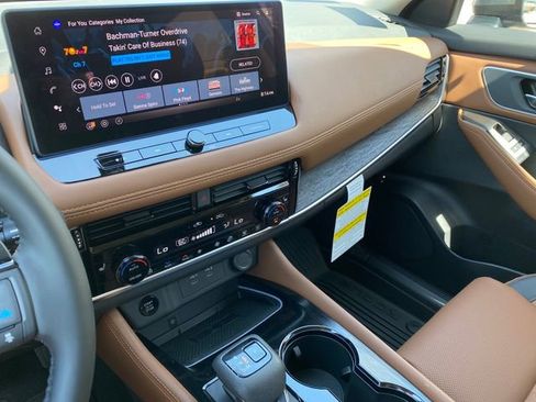 New 2026 Nissan Rogue Platinum AWD/4WD image 17