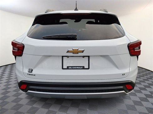 Certified 2024 Chevrolet Trax LT w/ Driver Confidence Package image 5