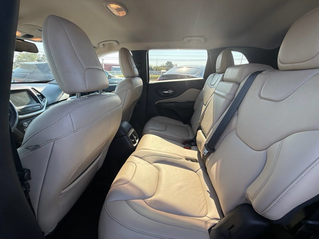 Used 2017 Jeep Cherokee Limited FWD image 15