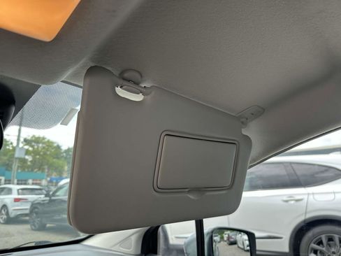 Used 2022 Nissan Versa SV image 29