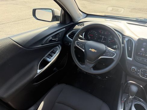 Used 2025 Chevrolet Malibu LT FWD image 17