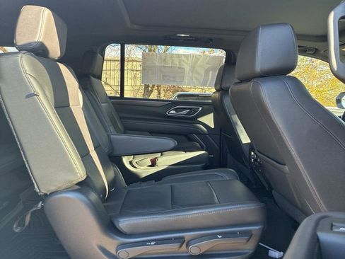 Used 2021 Chevrolet Suburban Z71 AWD/4WD image 7
